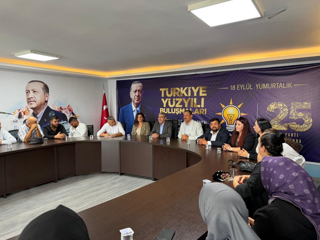EyupOzkececi's tweet photo. 📍AK Parti Yumurtalık İlçe Başkanlığı

AK Parti Yumurtalık İlçe Başkanlığımızda üç kademe başkanlarımızla bir araya gelerek ilçemize ve çalışmalarımıza dair değerlendirmelerde bulunduk.

Nazik ev sahiplikleri ve kıymetli katkıları için teşekkür ediyor, teşkilatımıza çalışmalarında muvaffakiyetler diliyorum.

@BeytullahKilli 
@OznurK33857 
@GorkemKara001 
@akpartiyumurtlk