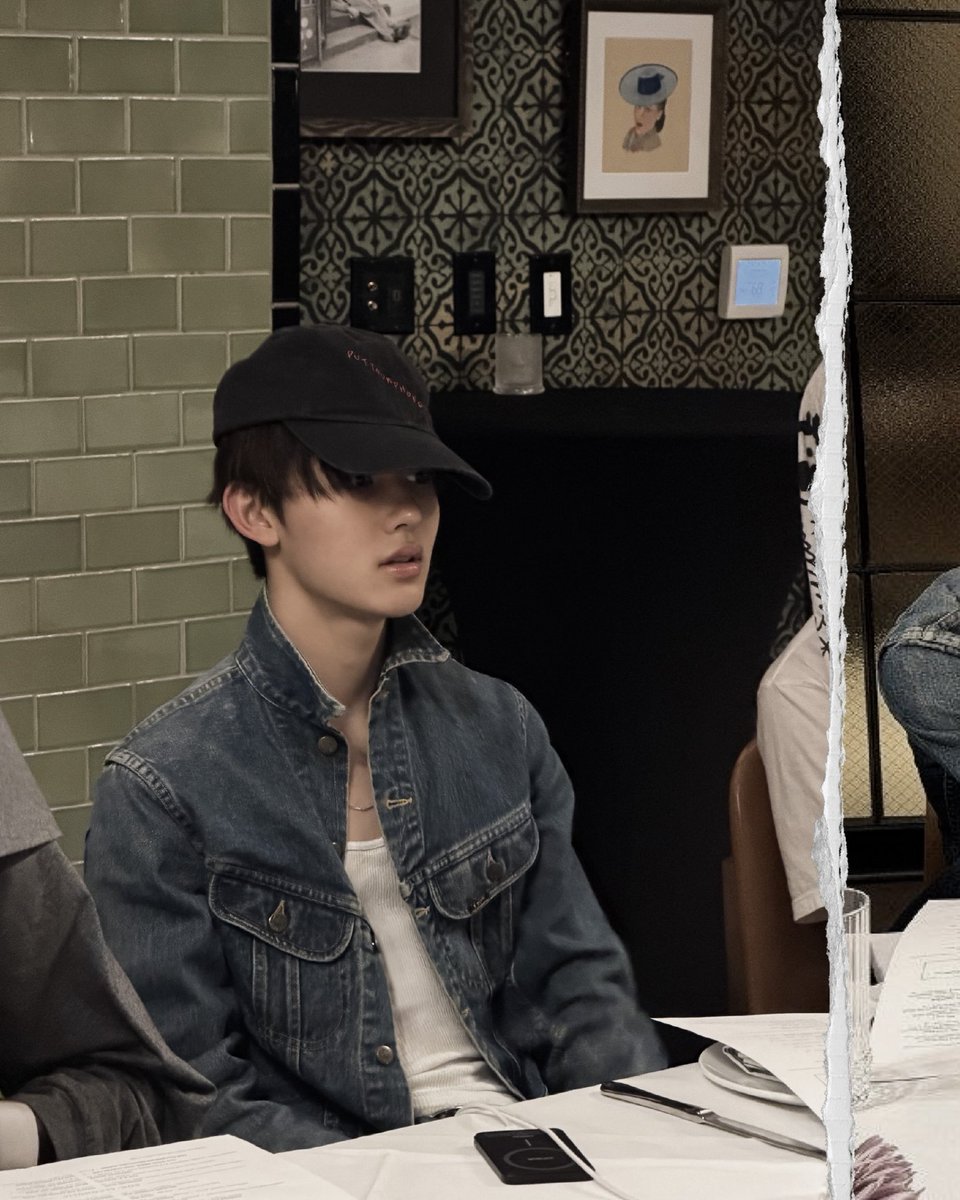 Seonghmyeon's tweet photo. Chicago 😋 https://t.co/2LPSPbz5Il