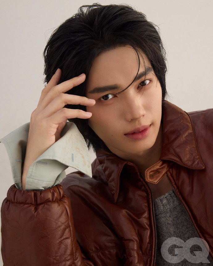 Winmetawin_CNFC's tweet photo. 源于Win Metawin生活艺术灵感，亮相GQ Thailand九月刊，演绎酷感造型，身着由Miuccia Prada与Raf Simons打造的Prada2026秋冬系列服饰

#GQThailandxWinxPrada 
#Prada #PradaFW26 
#PradaFW26xWin
#winmetawin https://t.co/dwcSPVAbjX