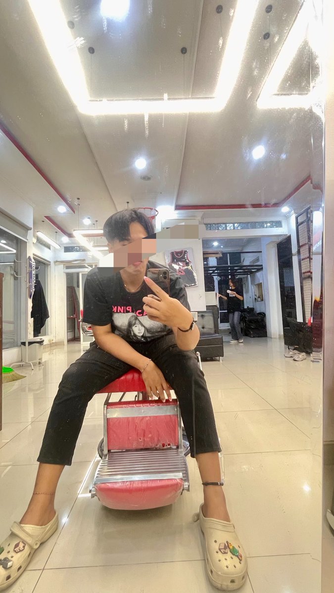 timeisfvcking's tweet photo. dari culun, jd lumayann HAHAHAHAHA LUCUU😭😭😭 #gayjogja #gayjakarta https://t.co/zoBb0dtw3q