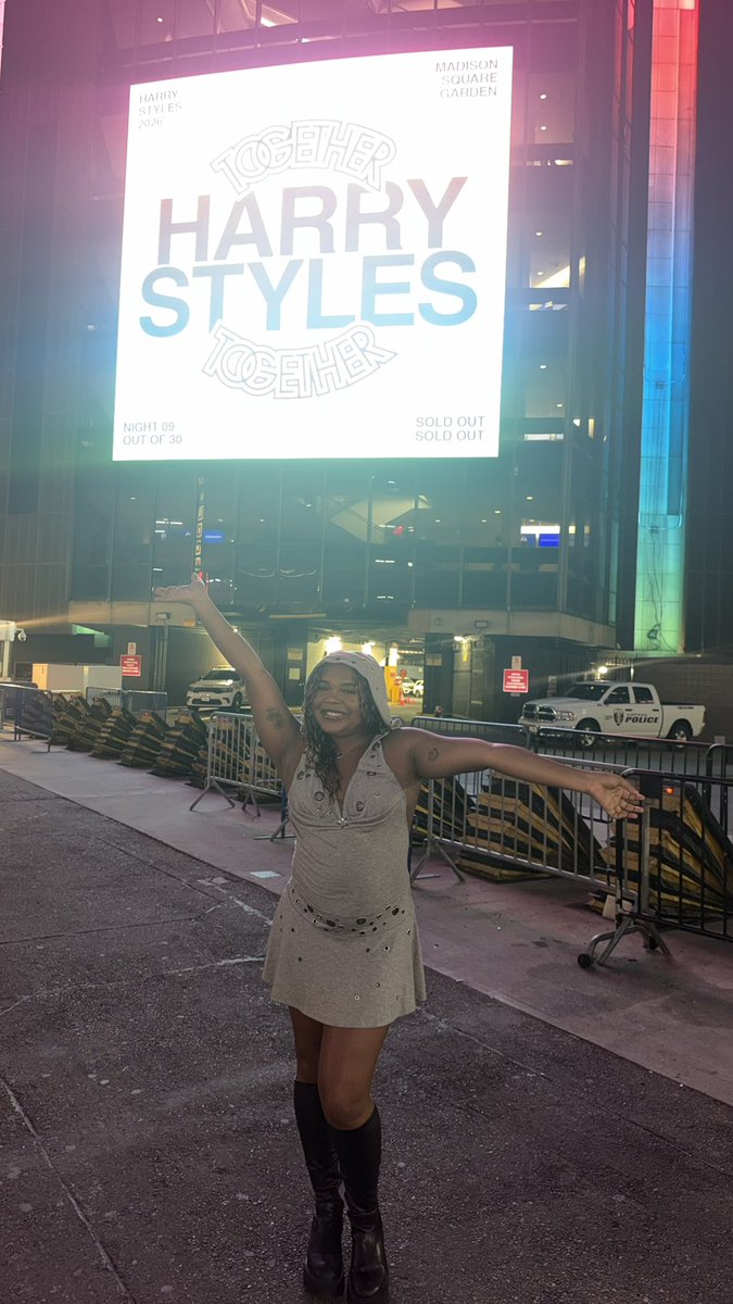 oliviahaggie's tweet photo. Hey @HSHQ on top of my birthday being today and celebrating with Harry for the 3rd (non consecutive) year + being my 55th show I would love be photographer occasionally tonight to dance (and take photos of) all my friends in pit 😊🪩 !!! https://t.co/2OFUW1n8wR