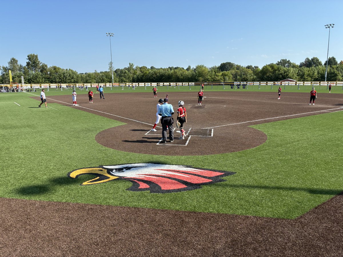 RodKRCG13's tweet photo. More morning softball in Ashland. Southern Boone HS also hosting games for the Lady Jays Invitational. Another good mid-MO matchup. Southern Boone leads Linn 6-4 in the 5th. @sobocosports https://t.co/t4jND40oAE