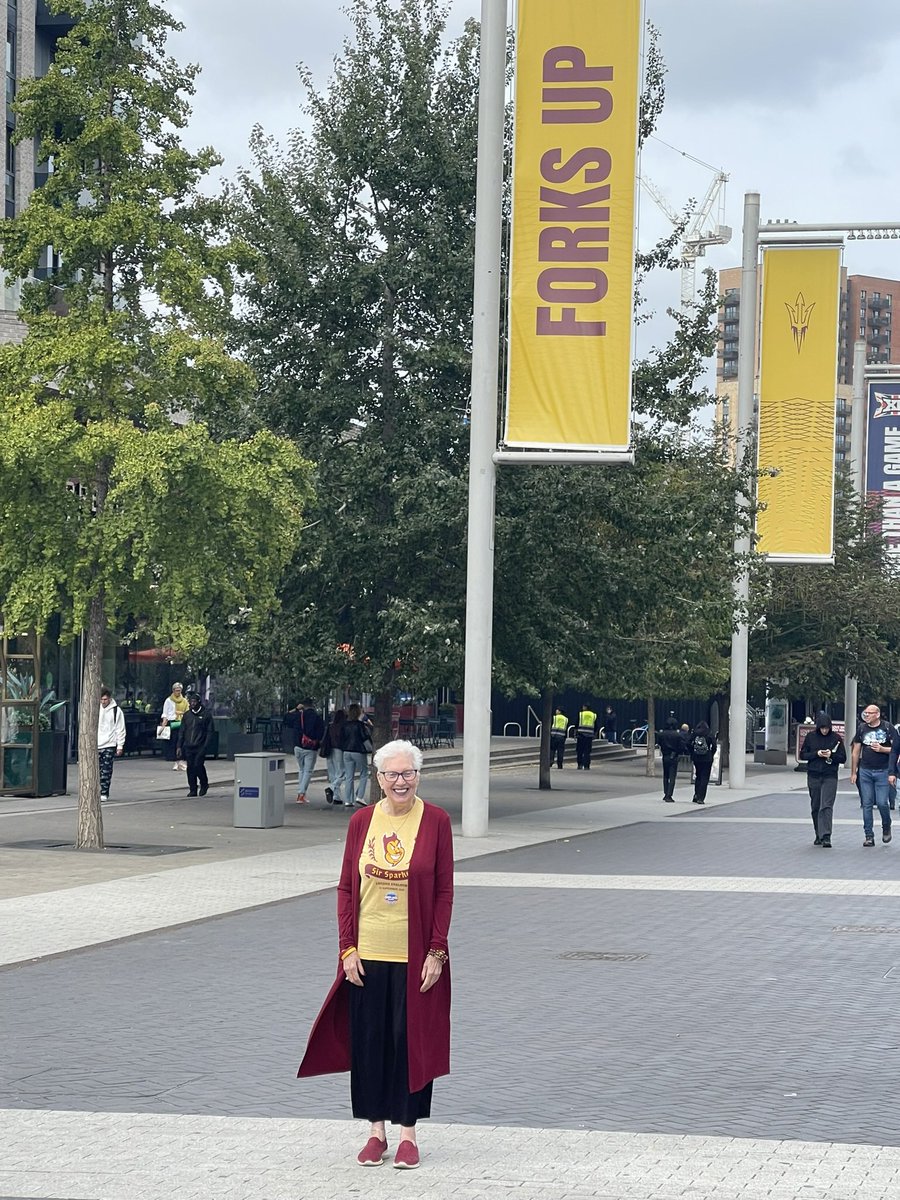 SilverFox917's tweet photo. Oh, yeah!  I am here!  ASU in London #arizonastate #sundevils #unionjackclassic https://t.co/vxj83RkYGK