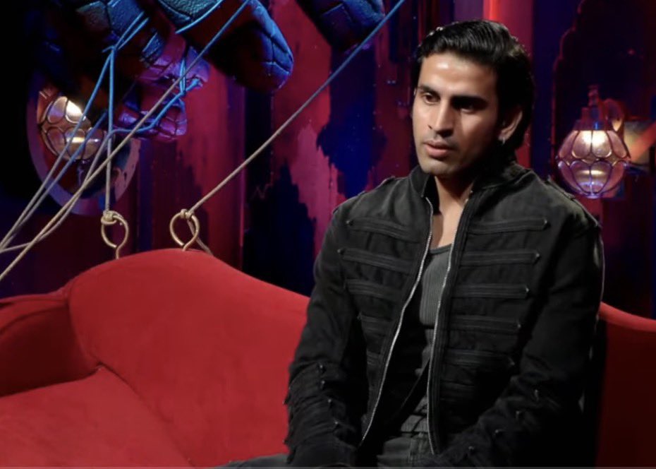 furiouslyAdi's tweet photo. Gullu ne confession room ke ration quiz game mein ekdum on point answers diye🔥
Aur Gullu ki masti toh hamesha hi next level hoti hai💀

Banda game bhi smartly khel raha hai aur entertain ka dose bhi full de raha hai 😭❤️

#KushalTanwar #Gullu #BiggBoss20 https://t.co/lJfFZw9kud