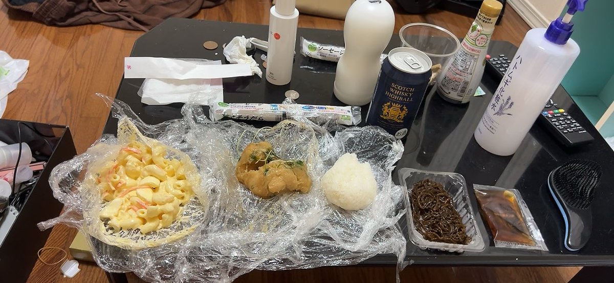 GOGOmakkun's tweet photo. 今日も本業後にタイミー😣

本業8時間後にタイミー4〜5時間働き、毎日12〜13時間労働😮

今日のタイミーは某ホテルで、5時間耐久皿洗い😦

まかないを頂いた時、まっくんがマスクを外した瞬間…

ホテルの皆さんからイケメン、イケメンと言われ現場がもり上がった

まっくんってやっぱイケメンなんだ😥 https://t.co/kx2sDWJCvg