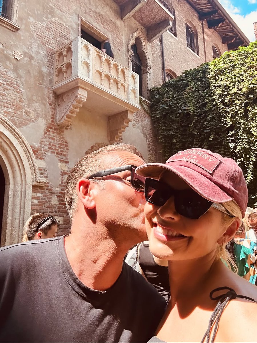 mrivanfade8xob's tweet photo. I've discovered my Romeo… I am loving you always 🎀 https://t.co/Hz8OCTTHY4