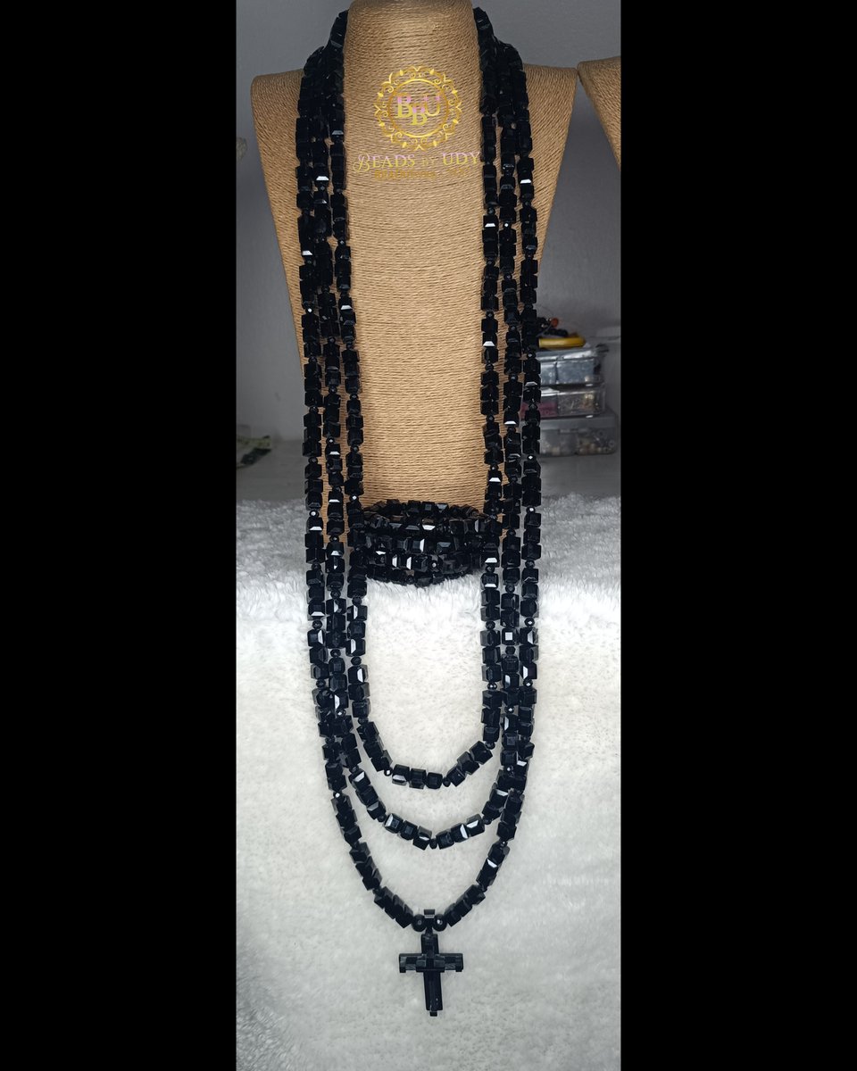 beadtified's tweet photo. 3tier black cubic crystal necklace with matching Bracelets is the perfect accessory for your Agbadas, so if you have an Owambe, please send a DM immediately to order one now
with pendant N70,000
without pendant N60,000
#surulerelagos #beadsbyudy #agbada #beadedjewelry #necklace https://t.co/bJnmVxzR29