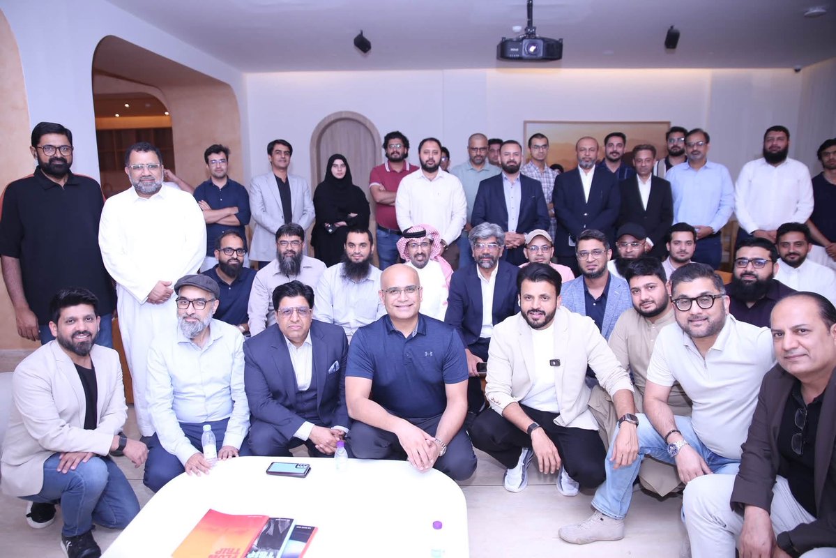IrfanMalikAI's tweet photo. Honored by the warm welcome from Pakistani founders in Saudi Arabia. We discussed AI’s rapid growth in KSA and how Pakistani talent can build partnerships and unlock opportunities. 

My message: Think globally, build confidently &amp; step forward. https://t.co/cnyJUz3FrB