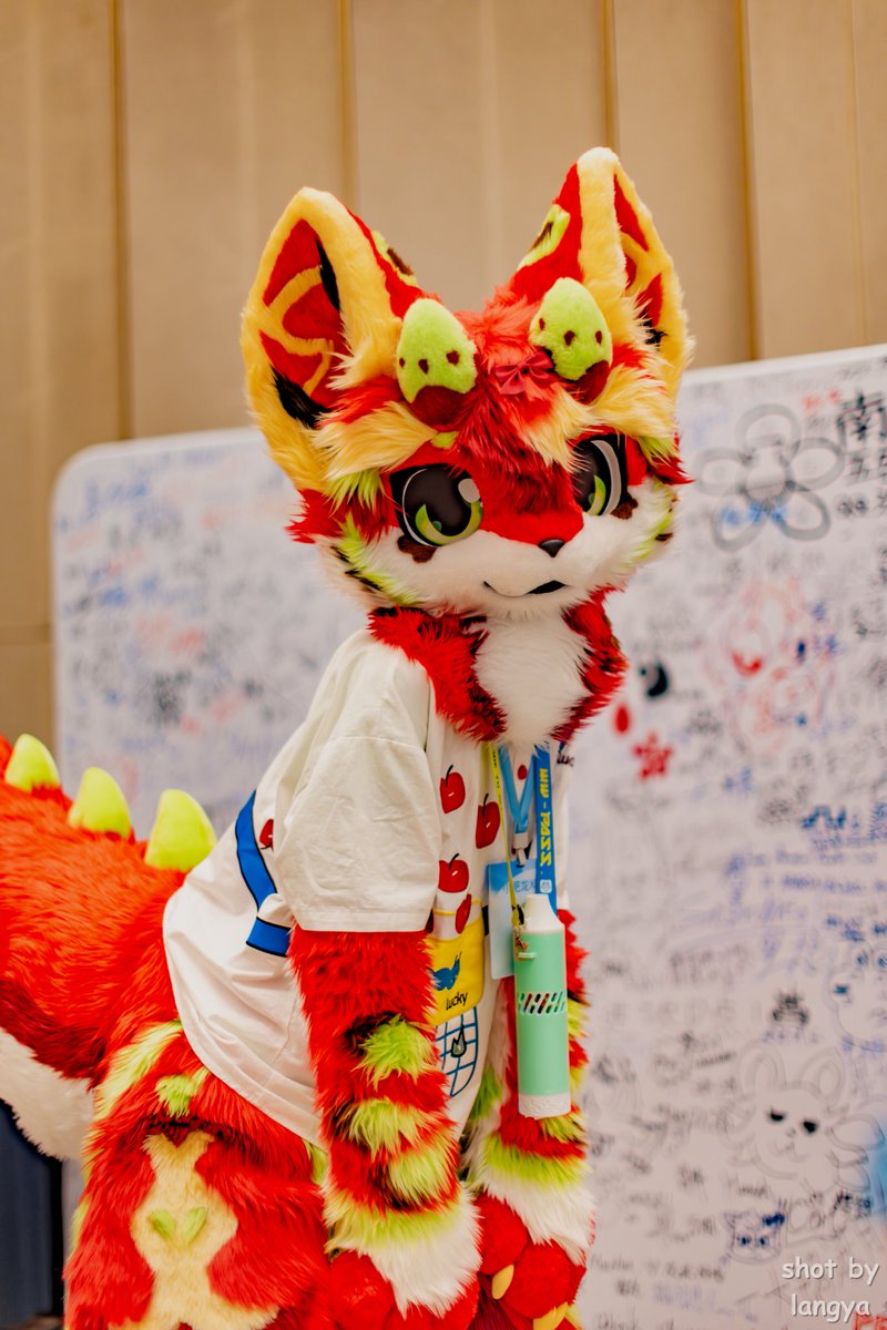 XFL2167's tweet photo. 🍎🐉 #furry #fursuit #FursuitsFriday https://t.co/M1225Ry6lm