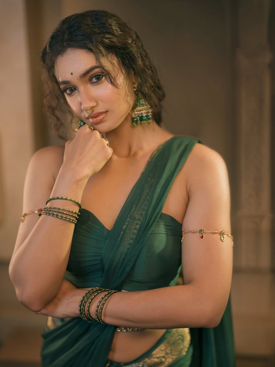 OnlyHeroines's tweet photo. Reeshma Nanaiah 💚😻 https://t.co/NsYRampXwF