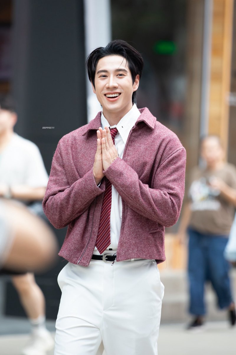 BRPP0511's tweet photo. เจ้าเด็กมารยาทดีมาก เดินไหว้ตลอดทางเลยฮะ 

GREATBRIGHT TRUE5G IPHONE18PRO

#Truedtac5GxGreatBright 

❥･•  260918  —————   ミ꙳ 

@brightrpp_ 
#brightrpp ミ꙳#SOLBright ☀️ https://t.co/9pTMlyOpd8