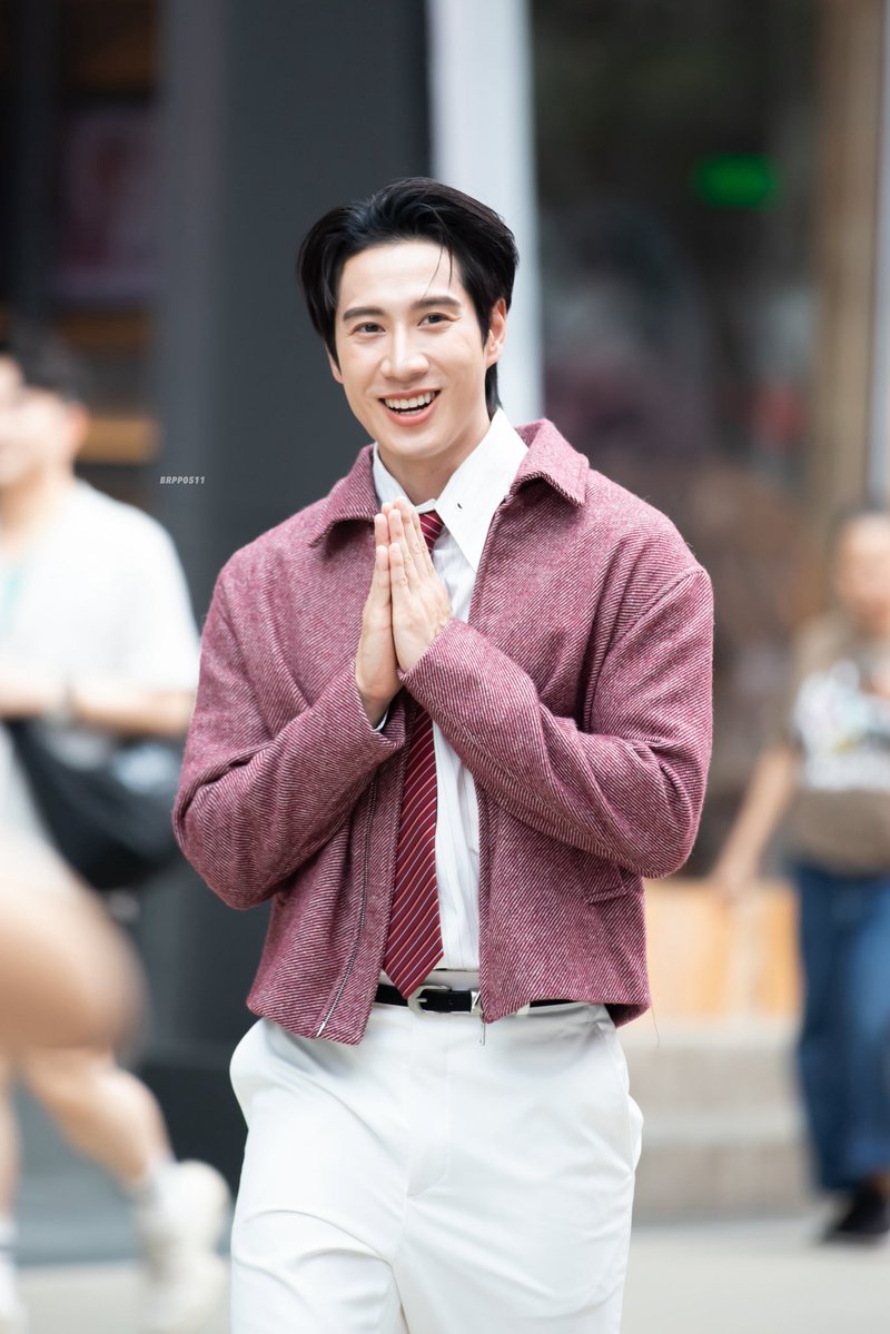 BRPP0511's tweet photo. เจ้าเด็กมารยาทดีมาก เดินไหว้ตลอดทางเลยฮะ 

GREATBRIGHT TRUE5G IPHONE18PRO

#Truedtac5GxGreatBright 

❥･•  260918  —————   ミ꙳ 

@brightrpp_ 
#brightrpp ミ꙳#SOLBright ☀️ https://t.co/9pTMlyOpd8