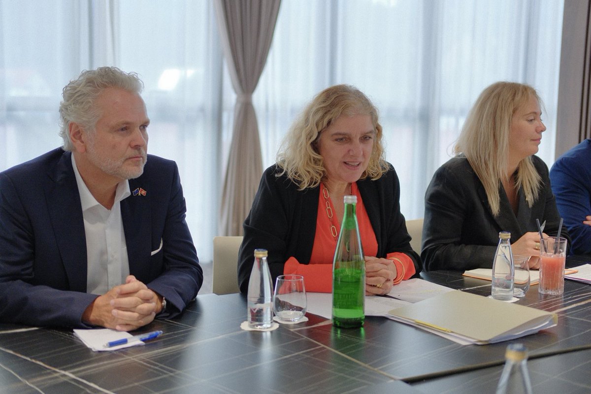 josattler's tweet photo. Produktivan razgovor sa ministrom @DamjanCulafic i predstavnicima 🇪🇺@EU_ENV i #DGClima Evropske komisije o preostalim obavezama 🇲🇪 za zatvaranje Poglavlja 27 – zaštiti prirode, Ulcinjskoj solani, Natura 2000 i jačanju administrativnih kapaciteta. 🇪🇺🇲🇪 https://t.co/yusBTDHVB3