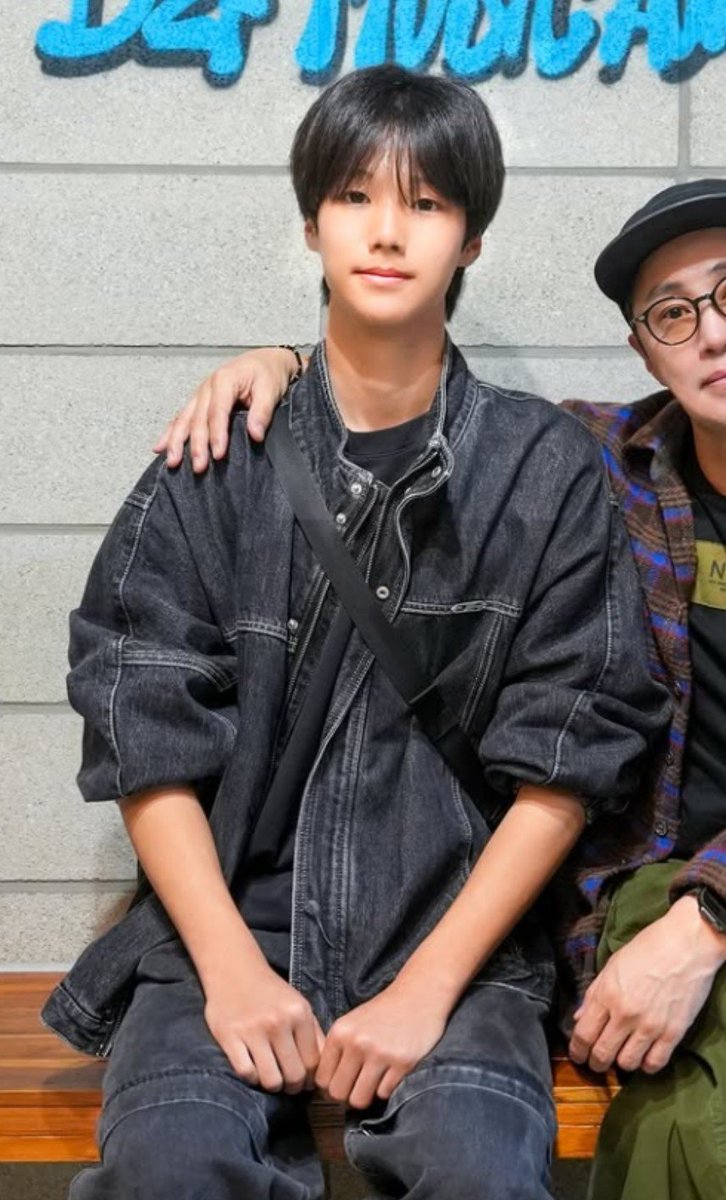 larva_0's tweet photo. 보정좀누가
줄여봐
눈개크네 https://t.co/D3zTOA9OjD