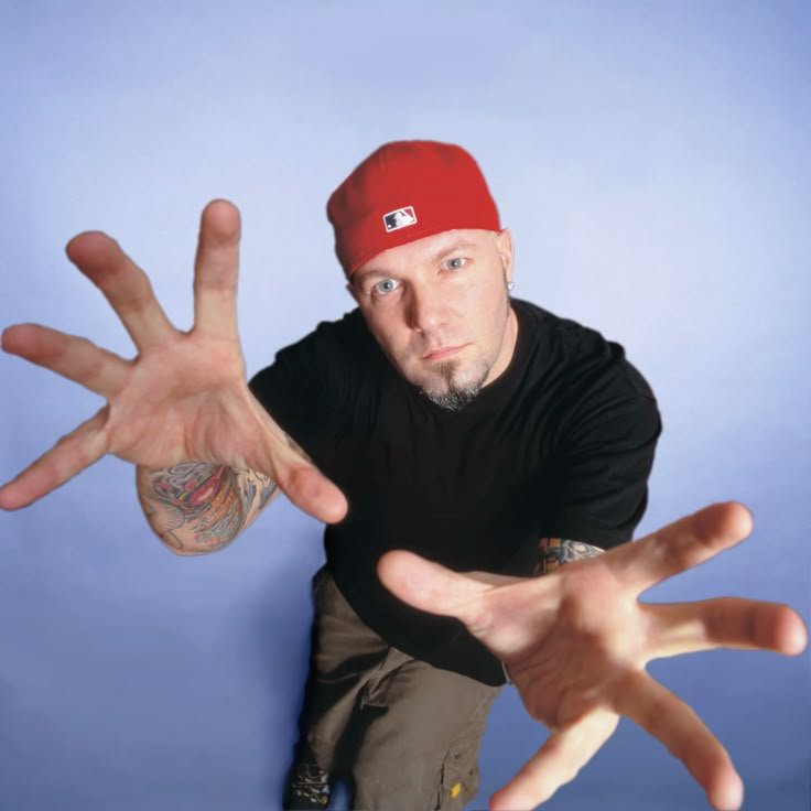 purpleehoood's tweet photo. Simplesmente pose limp bizkit 😮‍💨 https://t.co/a3CC79uAxu