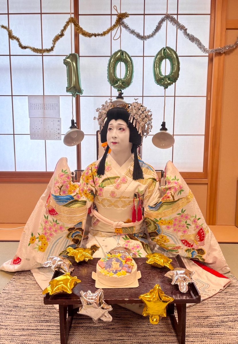 wife_lucky's tweet photo. ㊗️宙乗り100回🪽
夫 米吉が18日の昼の部で宙乗り100回目を迎えました！
とにかく楽しそうに飛ぶ夫さん🐥！

瀬織姫はまだまだ飛び立ち続けますので
博多での大千穐楽まで安全に飛び続けてほしいです🪽
#中村米吉 https://t.co/TMZ38jVJ3Q