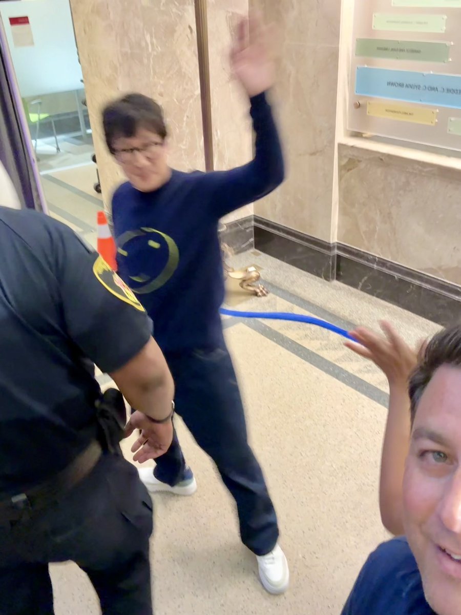 vittonick's tweet photo. Ke Huy Quan in Baltimore discussing his new book and my failed selfie attempt with him. #goonies #indianajones #EEAAO #gooniesneversaydie https://t.co/AW75kn6iUM