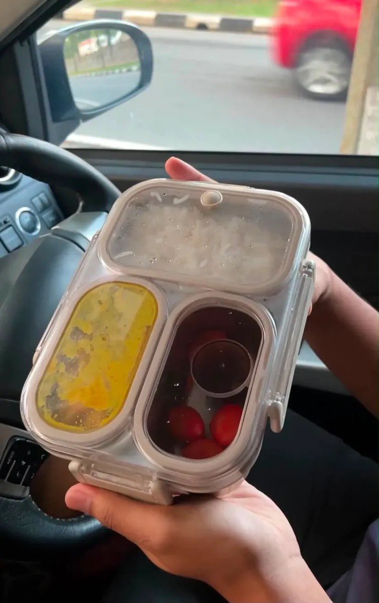 yuwppybear's tweet photo. BARU NEMU TEMPAT BEKAL MAKANAN ESTETIK ANTI BOCOR. 🙌🤭
Makanan tetap rapi berkat sekatnya dan gak perlu khawatir kuah bocor di dalam tas. Desainnya juga minimalis, jadi dibawa ke kantor, kampus, atau sekolah tetap kelihatan estetik.
Product link : https://t.co/kn0ZOhs9ol https://t.co/WEvdFIu7sw