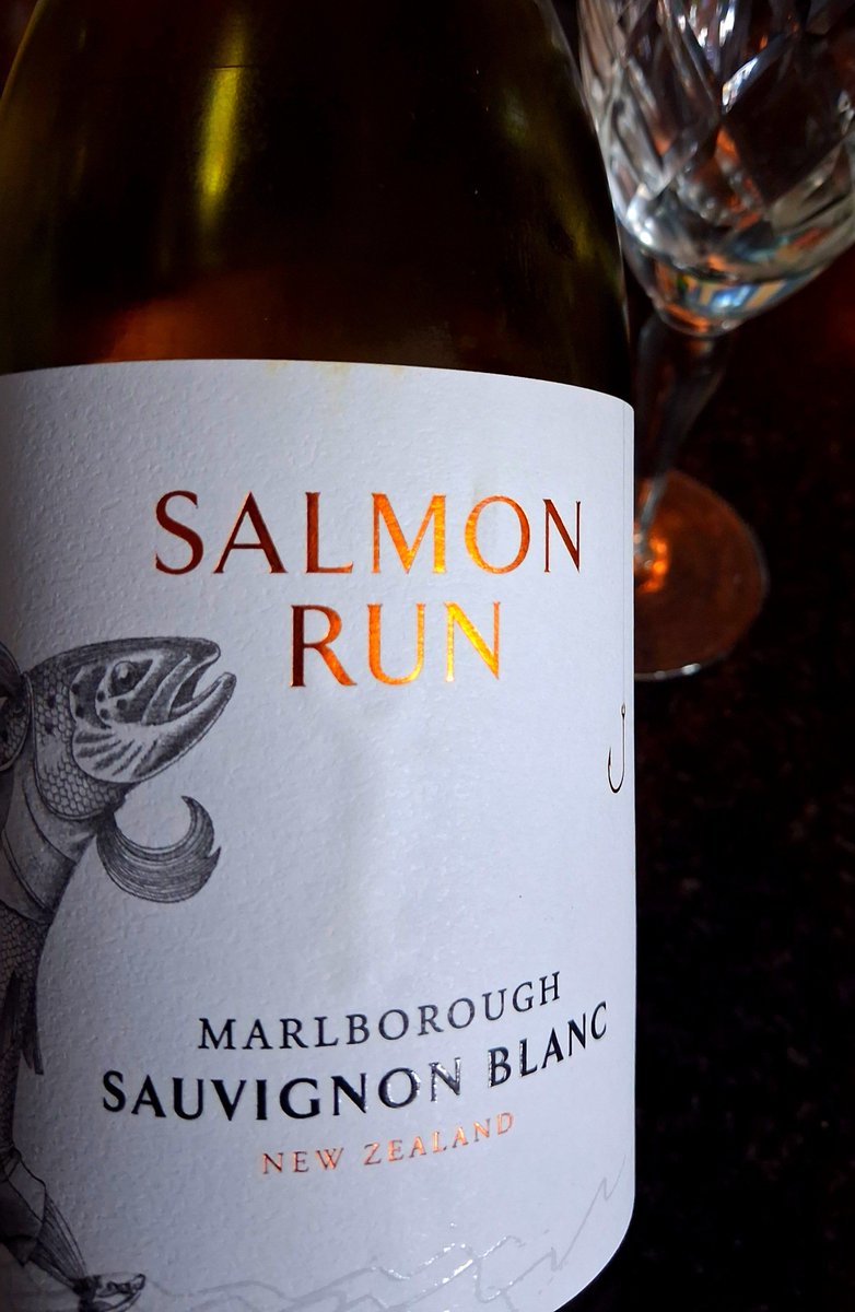 AdrianHarding99's tweet photo. Salmon Run 71k ultra starting at 8am tomorrow. From Exmouth to Dulverton along the River Exe; about 1,000m of climb in the second half. Getting ready with Salmon Run wine 🥂
@UKRunChat #RunChat #Running https://t.co/TBQtnIcCwV