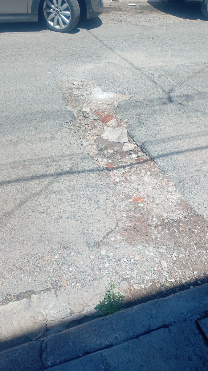 felipef39's tweet photo. Lleno de bache calle Hernandez entre hidalgo y Zaragoza zona centro DGO @joseantonioochoa, @heberGH @municipiodurango https://t.co/ULfEB6MWr4
