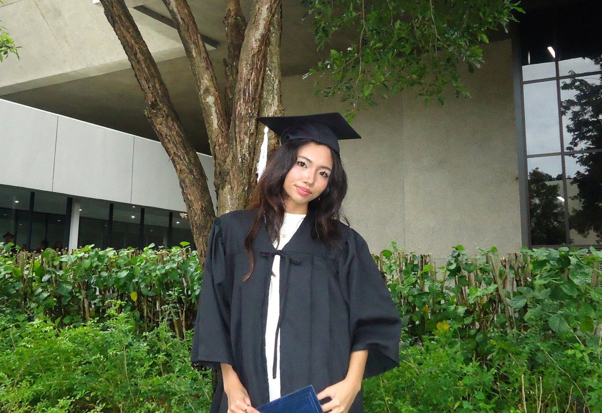 hotmessjunk's tweet photo. Been inactive for a while, but i just got my psychology degree https://t.co/HvkAjM4YjC