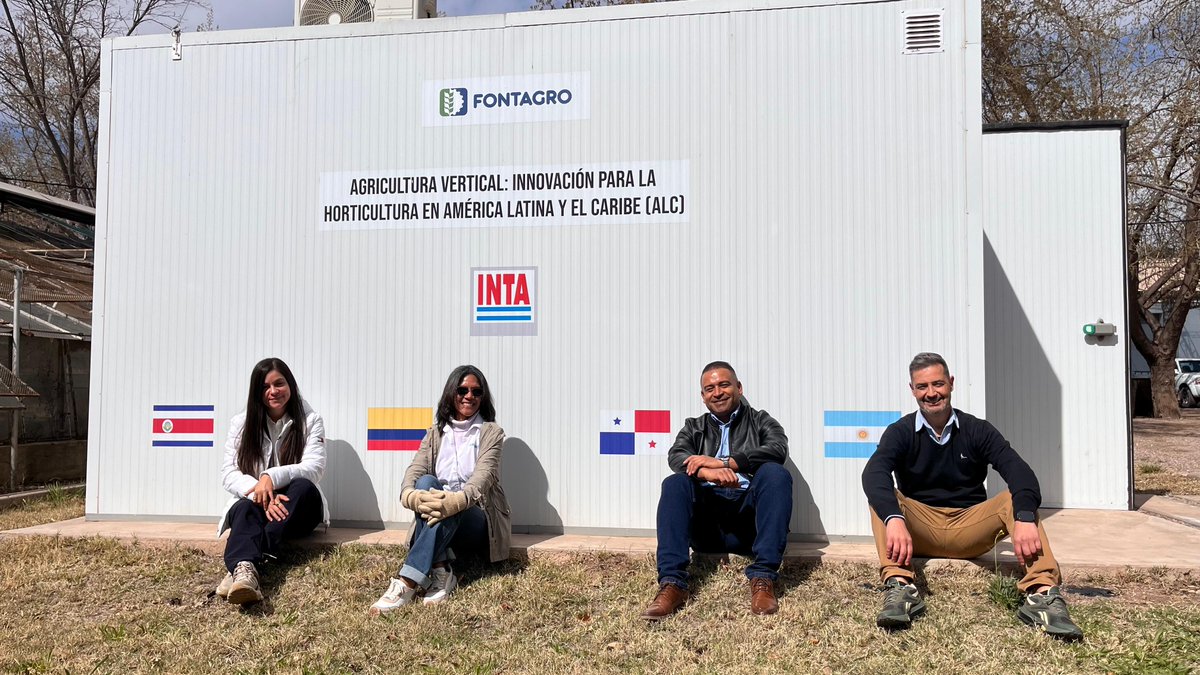 FontagroLAC's tweet photo. 🌱El proyecto “Agricultura Vertical: Innovación para la horticultura en #ALC” estuvo presente en el 43° Congreso Argentino de Horticultura en Mendoza 🇦🇷, donde investigadores de la región compartieron experiencias sobre agricultura vertical, hidroponía y sistemas sin suelo: https://t.co/kOKdjdtnPl