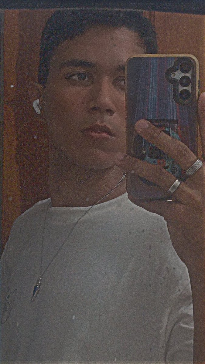 CastianH's tweet photo. @XianyunAcervy O espelho sujo é o charme✨ https://t.co/ev9vDdSTS0
