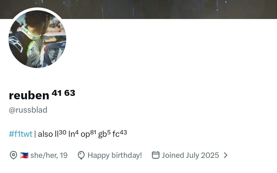 russblad's tweet photo. no balloons 😕 but hbd 😁 https://t.co/C3BaCkp6ao
