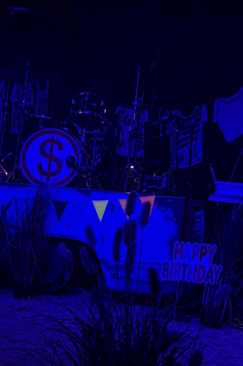 stevenartpop's tweet photo. be$t birthday in america 🎠🐇  

@slayyyter 🖤 https://t.co/Ci9S6BlCOt