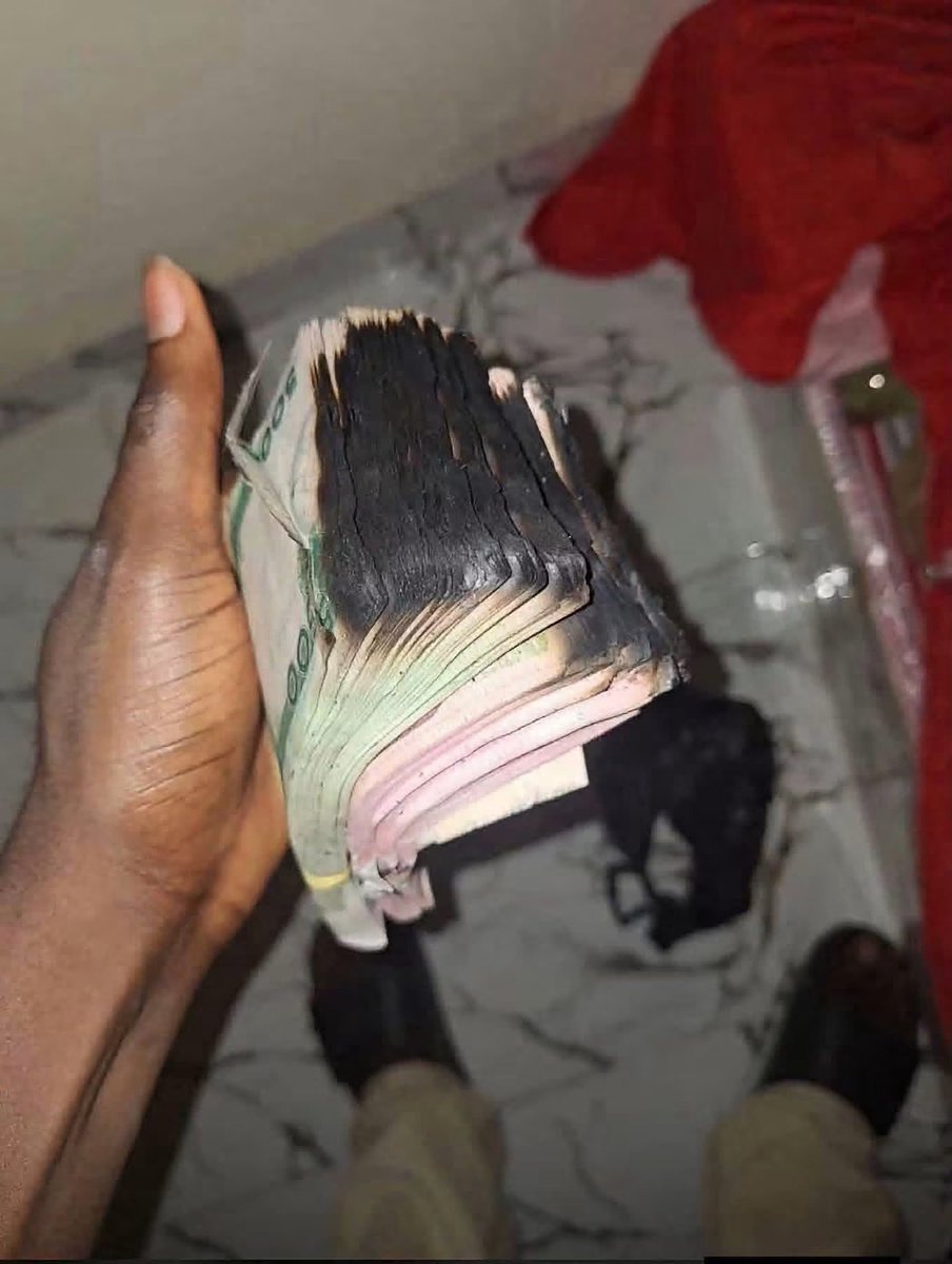Stephenupe's tweet photo. @cenbank abeg wetin I fit do, I just sold my land😭😭😭 https://t.co/bvzdKsLPmi