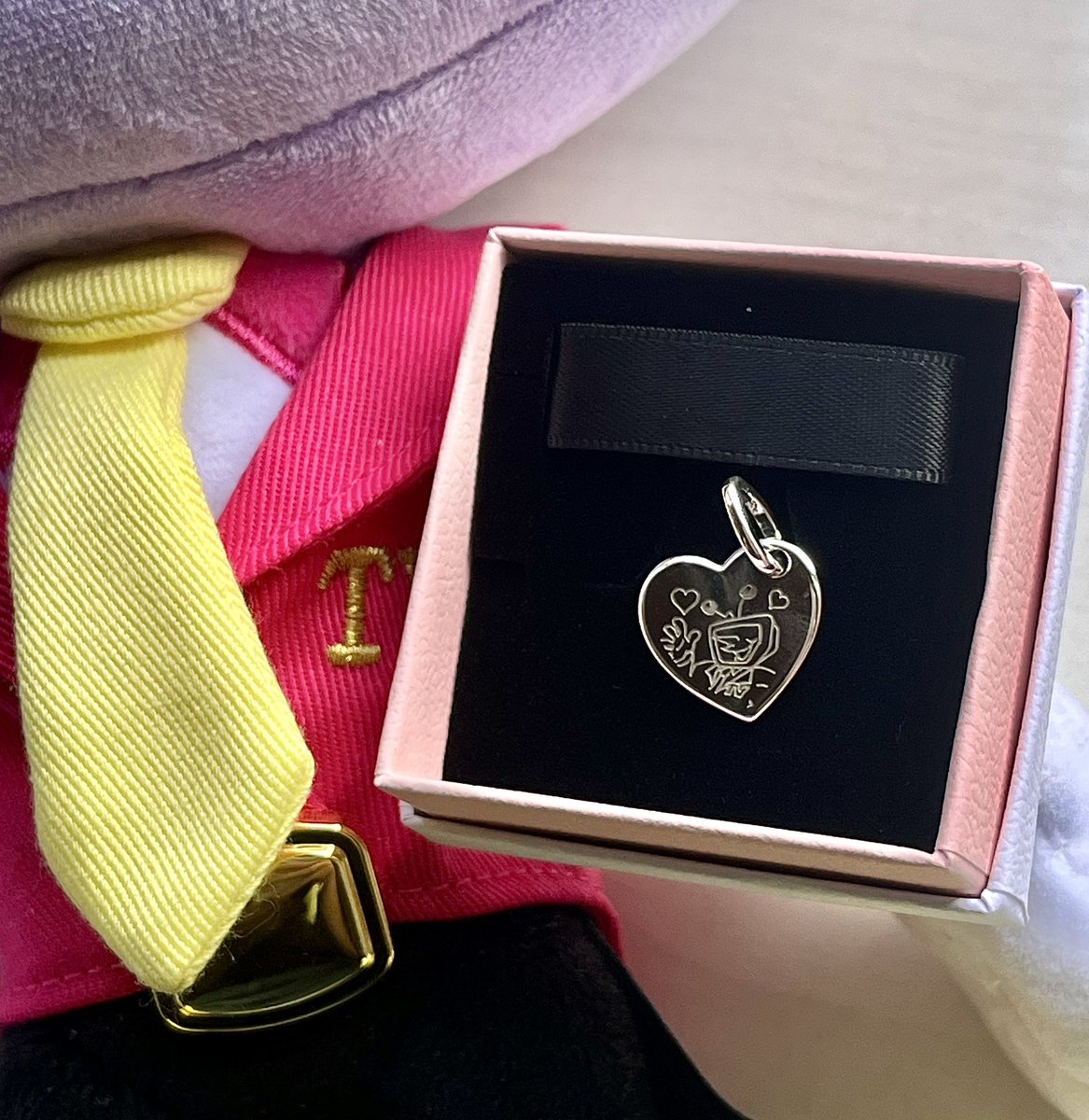 lulucinnabon's tweet photo. ya’ll are not ready for the one of a kind Mr. Ant Tenna charm #deltarune #tenna https://t.co/xdCGlBefxA