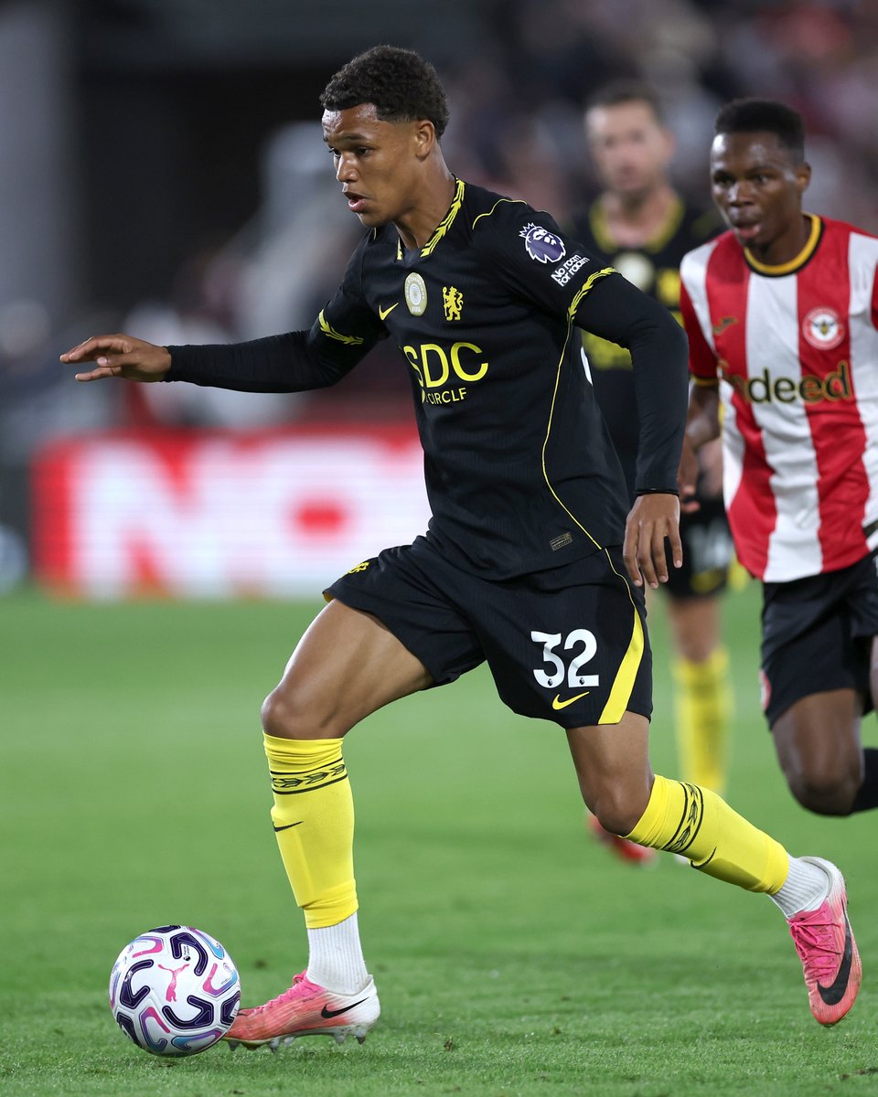 brfootball's tweet photo. 16-year-old Mahdi Nicoll-Jazuli subbed on for Chelsea vs. Brentford and became the first Premier League player born in the 2010s 👶 https://t.co/hdGGJLIXIG