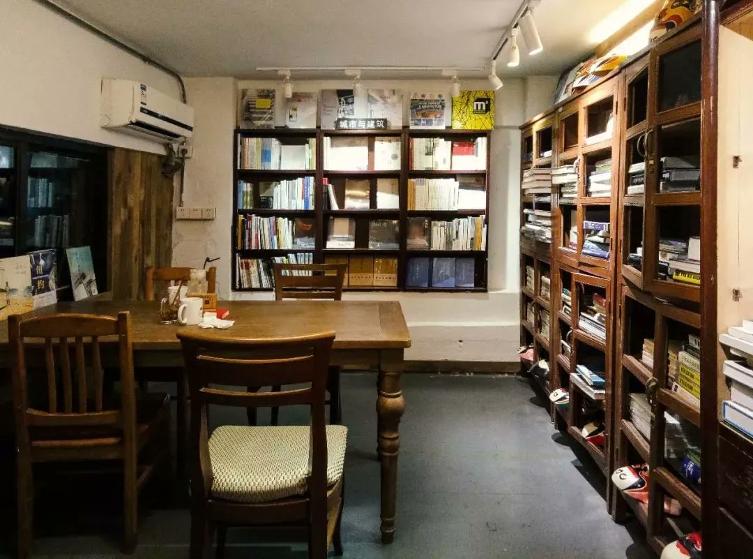 gQPfDttg6Xul3bR's tweet photo. Tackled old stuff today! Cleared out clothes I no longer wear and books I’ve read, donated 3 bags to the community closet. More space, less clutter, so satisfying! https://t.co/OUVprlDqyQ