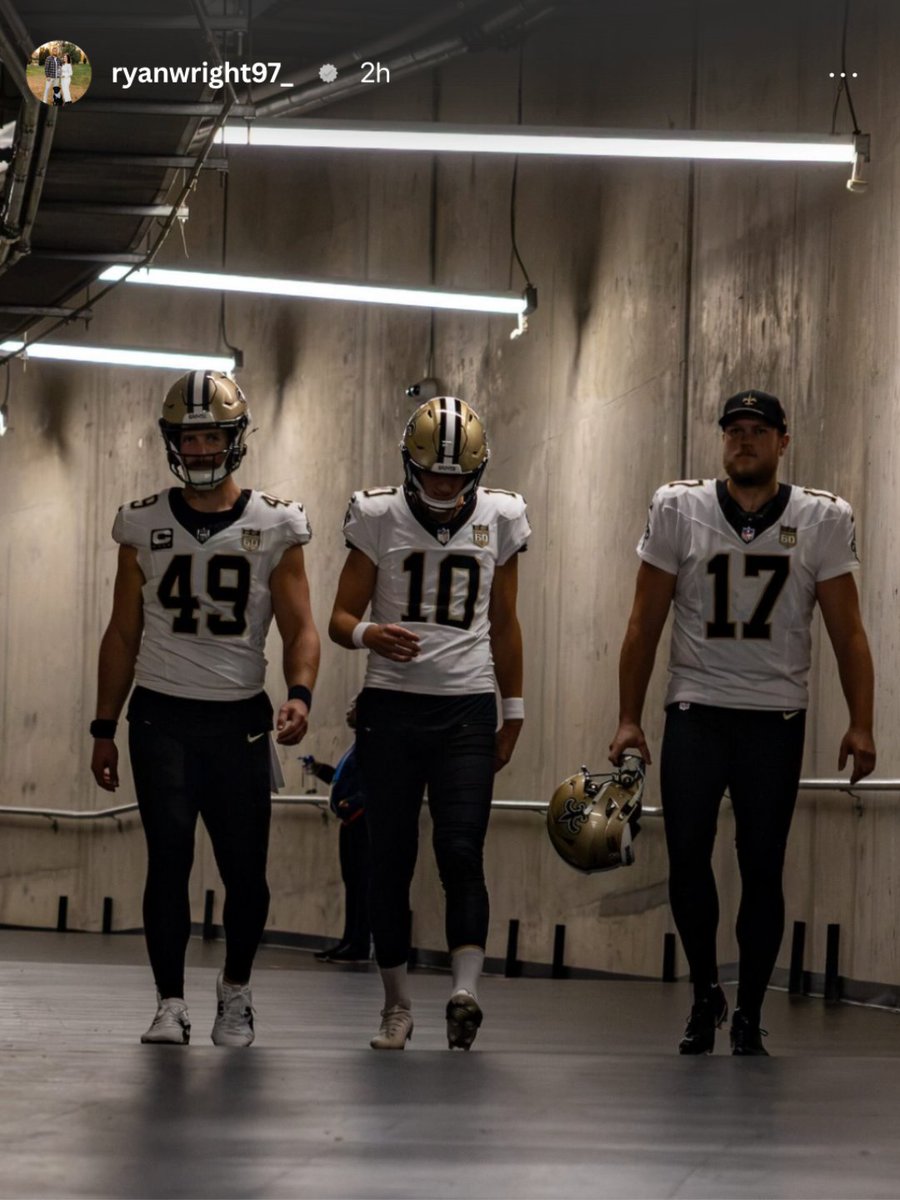 Saints's tweet photo. Tis the season 🏈

#Saints | @BarefootWine https://t.co/mo3Ugesfrd