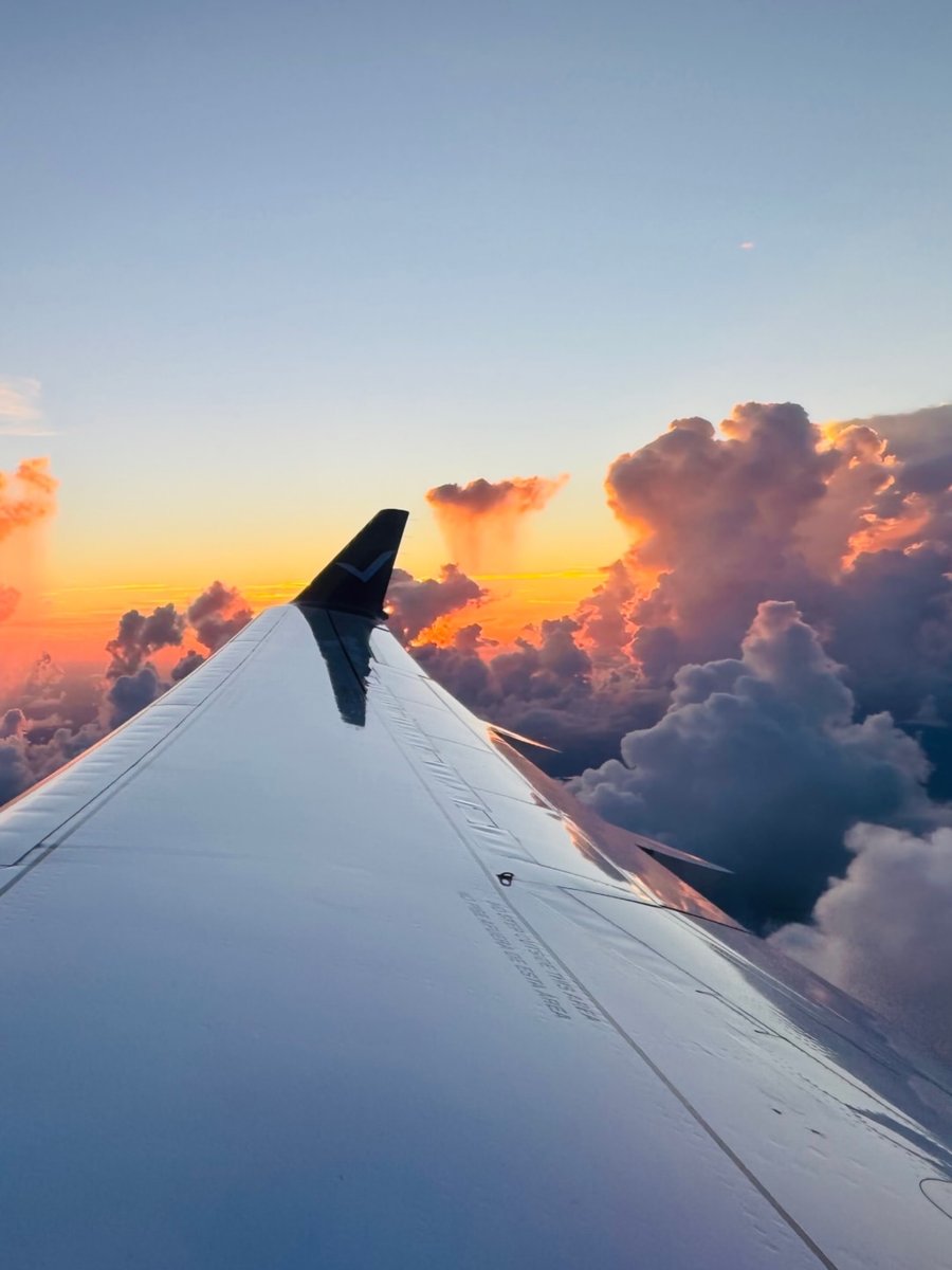 ROCAirport's tweet photo. Looking for a Seriously Nice way to fly? 💙 

@BreezeAirways offers convenient service from ROC with great destinations, affordable fares, and easy connections to even more places.

Explore your options at https://t.co/SdmooYjFqQ ✈️

#FlyROC #WingtipWedesday https://t.co/PkcEYnCxNX