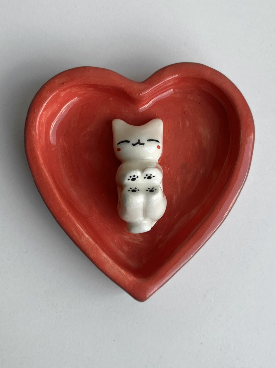 gatitosentiment's tweet photo. kitty holds your ciggy https://t.co/p6S36PP032