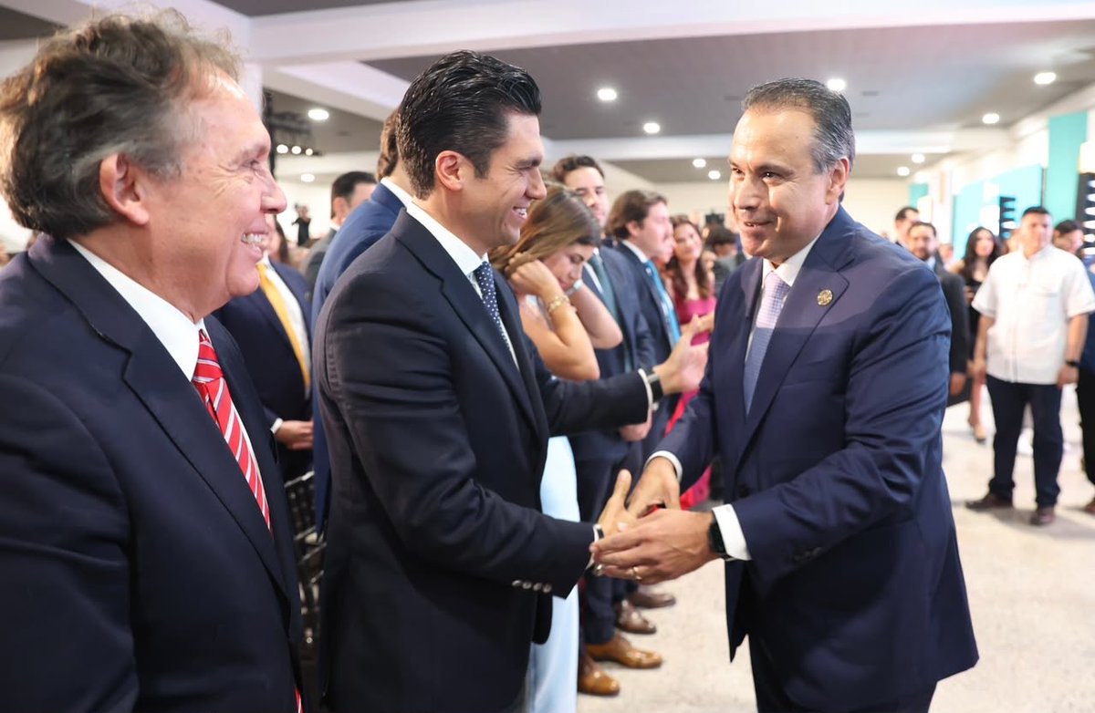 JorgeRoHe's tweet photo. En Hermosillo se trabaja con rumbo, cercanía y compromiso con las familias. Felicidades, @tonoastiazaran, por los resultados alcanzados y por demostrar que los #BuenosGobiernosPAN sí hacen la diferencia.

#SegundoInformeDeResultados
#EnLaHAvanzamosJuntos https://t.co/qtBPw1mXm7