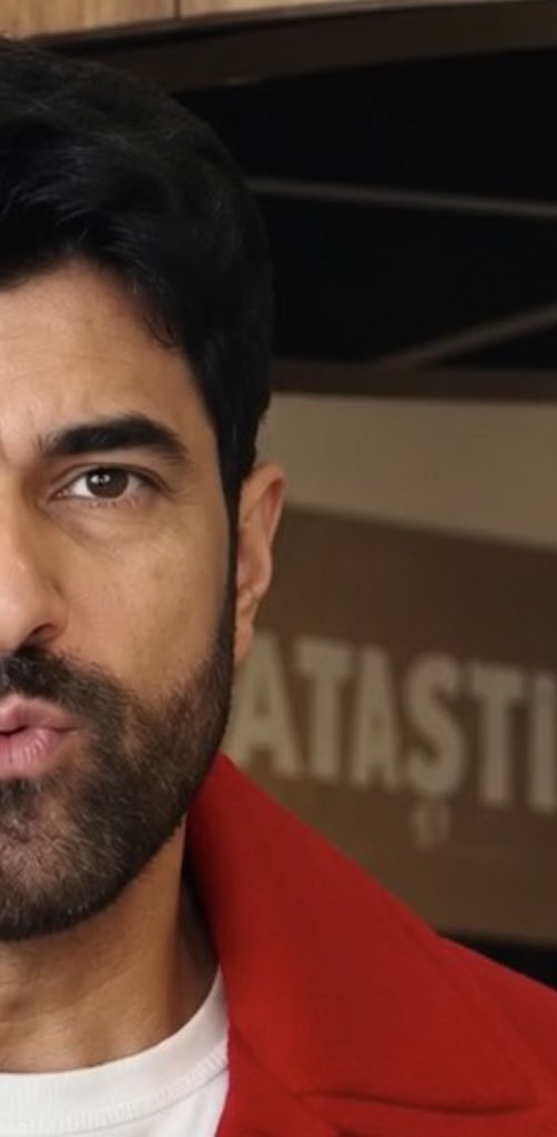angilzbx's tweet photo. #EnginAkyürek 
#انجين_اكيوريك 

the king 👑 https://t.co/8UIXtaMKkj