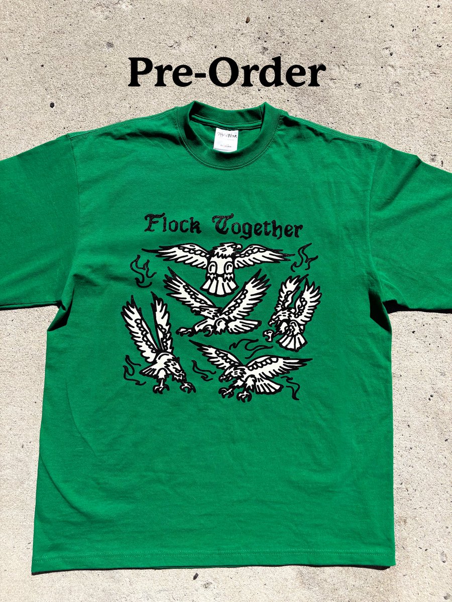 oliveeasmif's tweet photo. PRE-ORDERED SCREEN PRINTED BIRDS SHIRT!!!!! 

Inspired by tattoo flash sheets. Orders will close Wednesday and will ship in around 4 weeks. 

Go Birds. #FlyEaglesFly 

https://t.co/9SvtgMtCN6 https://t.co/0vLzj6IgVA