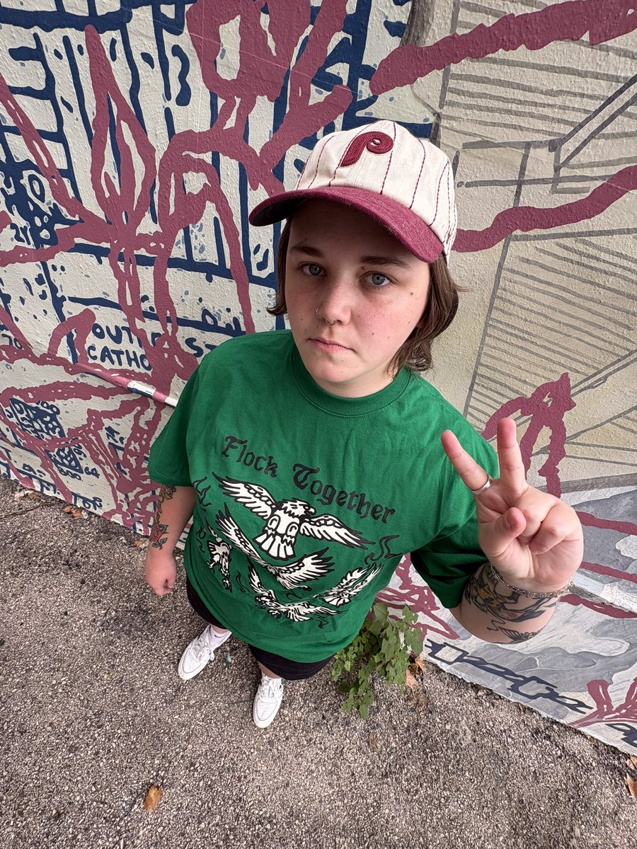 oliveeasmif's tweet photo. PRE-ORDERED SCREEN PRINTED BIRDS SHIRT!!!!! 

Inspired by tattoo flash sheets. Orders will close Wednesday and will ship in around 4 weeks. 

Go Birds. #FlyEaglesFly 

https://t.co/9SvtgMtCN6 https://t.co/0vLzj6IgVA