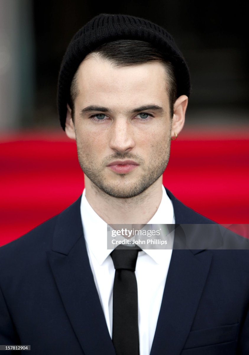 AlexV9305's tweet photo. @maripalm21 Nooo envidiosa... es solo el rostro natural de una niña echa por dos personas que son naturalmente bellas y muy atractivas (Sienna Miller y Tom Sturridge) https://t.co/ZVORLsGKaq