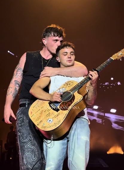 smiletiziano1's tweet photo. ‘Grazie Juli.
Ne abbiamo passate tante.
Ne passeremo.
Tutta vita.
Vai sereno.’ 

❤️

#BYDMusicAwards https://t.co/T5COl2Cs8I