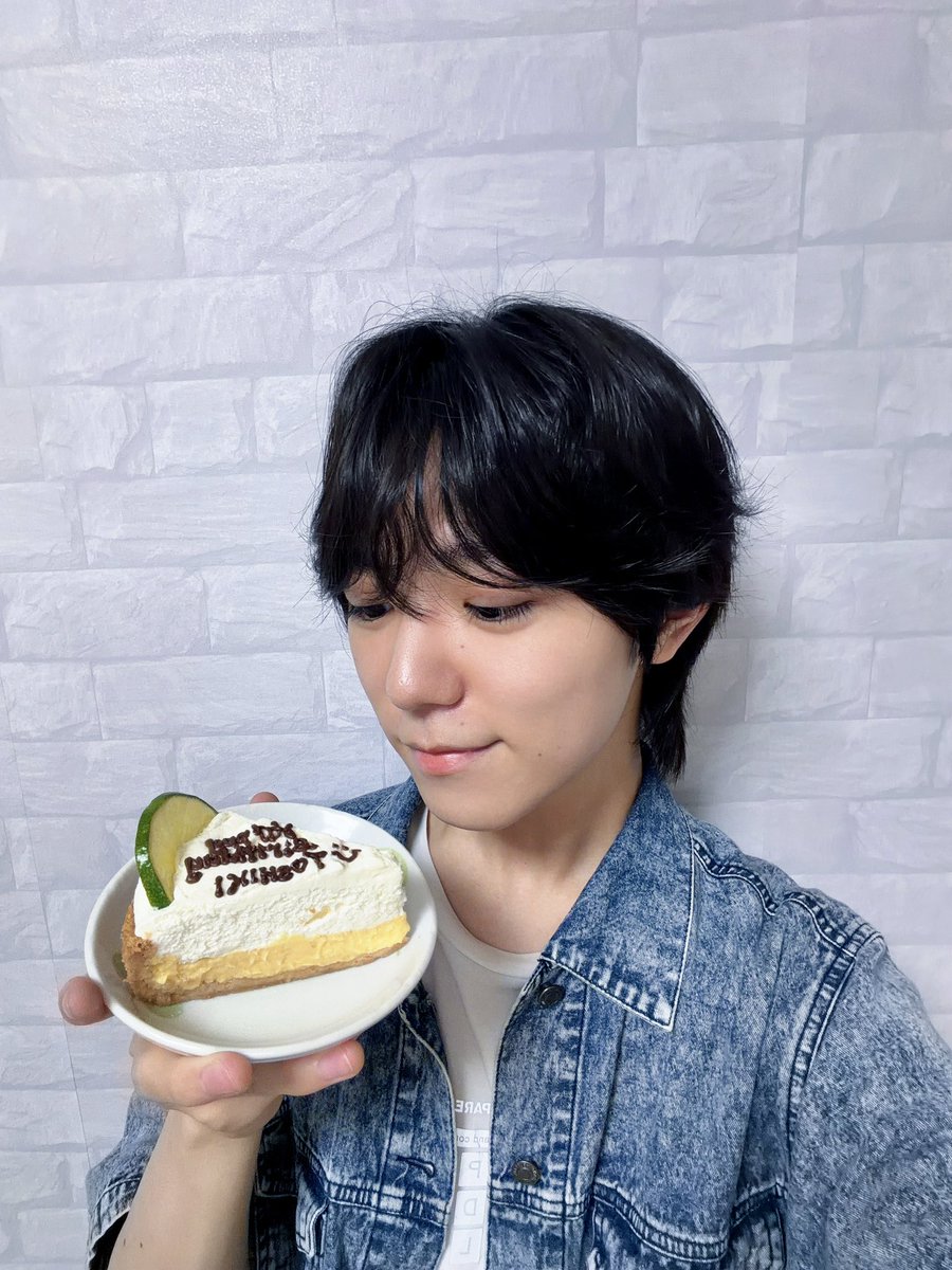 toshi__joy's tweet photo. 昨日はたくさんのお祝いの言葉、ありがとうございました！！！
現場でもお祝いしていただいたりと、幸せな誕生日でした！😭

たくさんの方からメッセージいただき、もっと頑張らなければと！気が引き締まった1日でした🙇‍♂️ https://t.co/S55LhnsxzI