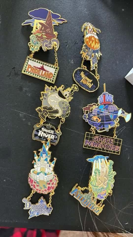 churroz's tweet photo. GameStop has begun to receive Kingdom Hearts enamel pin blind boxes featuring various Disney Worlds! (Thanks @sE7eNthprincess) #kingdomhearts #_KH #KHMerch #squareenix #disney https://t.co/TQUSyu3VnR