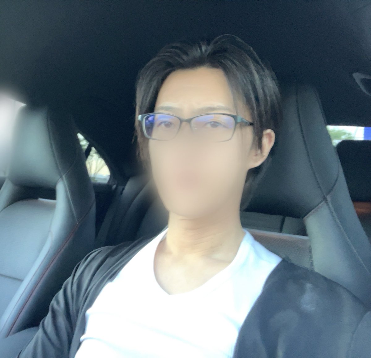 yamatopurejia's tweet photo. おはようございます。

たまには自撮り見たいとのことだったのでのっけときます。

普段お会いする時はコンタクトつけるんですが、ご要望があればメガネでお伺いしたりもしてました。

ドライアイなので実はこっちの方が楽だったりします。

本日出勤です。 https://t.co/6rvOuNV5Bj