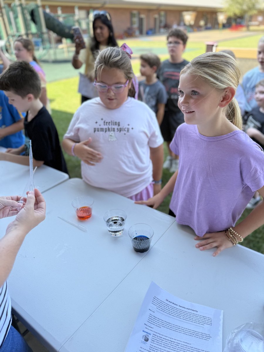 STEM_CCPS's tweet photo. 💧🛢️ Today’s STEM station was all about oil and water! Students explored what happens when these two liquids meet, made predictions, and investigated why they don’t mix. A simple experiment with some fascinating science behind it! 🔬✨ @cullmanprimary @BOECullmanCity @eshaddix1 https://t.co/5HdqrxJwEu