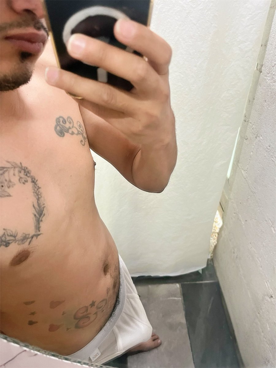 placercompX's tweet photo. Pfff no se por que cada vez que me meto a la ducha se me para la 🍆 https://t.co/ygLZXcqGOj