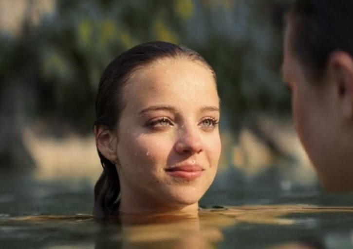 iversindia's tweet photo. thinking about the way oona looks at ramona https://t.co/dDnmWr26r2