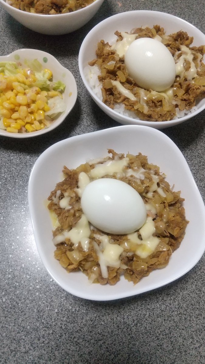 akicoro3's tweet photo. #朝ごはん #ラーメン #ノックアウト
ノックアウト小松川店さんの肉カス使って朝ごはん🍚【肉カスライス・カレー味】
刻み玉ねぎをマヨネーズ、醤油、カレー粉でチャチャっと炒めて肉カス入れてま～ぜまぜ🎵 ごはんにのっけ🎵 チーズと卵ものっけのっけ🎵
この肉カスはおトク(300円✨)で美味しい😋 https://t.co/RxV3EUAcai