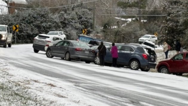 CJFlandershaft's tweet photo. @MayorLucasKC @MoDOT_KC @MoDOT 

Reminder that Kansas City streets will look like this four days after a snow because we “can’t afford additional road treatment” but the budget for flock cameras is apparently unlimited. https://t.co/TdpeM7s59b